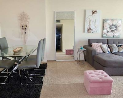 Available on: january 1. Furnished. Parking available * Internet included * Accessible property * LGBTQ+ friendly * Students welcome beatriz will require background checks for this room Learn more. Room for Rent $1,245 Downtown Miami (Female Only) $1,245/month Available Dec 1 or Jan 1. Must join the lease 1-year minimum. Private bedroom 120sqft+ bathroom in a 2 bed/2 bath apartment. Furnished s...