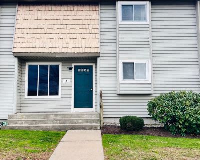2 Bedroom 1BA 938 ft House For Rent in Rocky Hill, CT