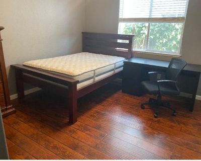 Total rooms: 5. Deposit: $800.00 * Utilities included?: No * Fees apply?: No. References are not required. Non-smoking. Furnishings: Furnished * Parking: Yes * Garage: Yes * Yard/patio: Yes * Balcony/roof terrace: Yes * Disabled access: No * Living room: shared * Broadband included: Yes. Availability Available Now Minimum term 6 months Maximum term 18 months. One room available immediately, loc...