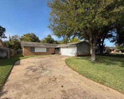 3 Bedroom 2BA 1464 ft Pet-Friendly Apartment For Rent in Waco, TX