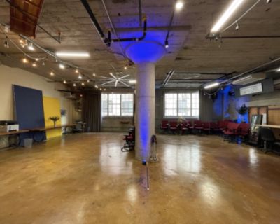 Make a powerful impact dual projectors. Jet fast internet, sound isolation booth, video conferencing quiet venue. Private and public restrooms, easy free or inexpensive parking. Air conditioned., Oakland, CA