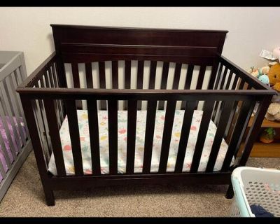 Beautiful crib only used once. Does not convert to a daybed
