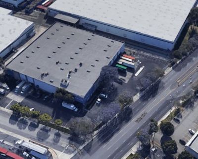 Cubework offers flexible warehousing, commercial parking, self-storage, office space, hot desk, and event space. Our network of move-in-ready spaces enables businesses to operate anywhere, without the need for set-up costs or capital investment, allowing you to expand your business as you grow! 

Warehouse: 300 – 50,000 SF Divisible
Office: 100 – 500 SF Divisible

Amenities:

• 24/7 Building Ac...