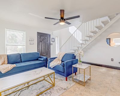 3 Bedroom 2.5BA Pet-Friendly House Vacation Rental in Paradise Dream Vacations #1,...