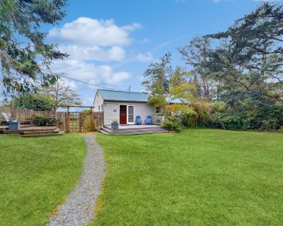 2 Bedroom 1BA Pet-Friendly Escape Vacation Rental in Guemes Gem, Anacortes, WA