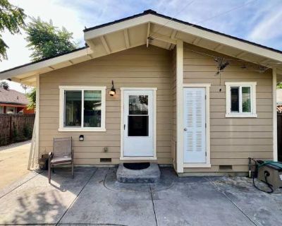 3 Bedroom 3BA 1689 ft Pet-Friendly Apartment For Rent in San Jose, CA