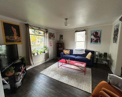 Available on: now. Unfurnished. Parking available * Internet included * LGBTQ+ friendly * Students welcome. It is a two story house in north Fargo about 3 minutes from downtown. It has three bedrooms and two bathrooms. It gets a lot of natural lighting and the neighborhood is fairly quiet.. Rent $650 per month Bills Not included Security deposit $300 Property type House Room furnishing Unfurnis...