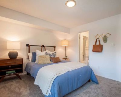 The Buckingham - Private Room (2 Bed 1 Bath) - A (Has an Apartment). Room in the 1 Bedroom...