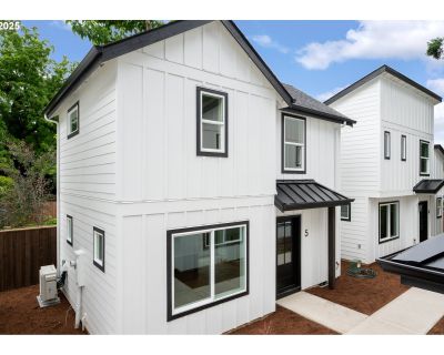 2 Bedroom 1BA 816 ft Condo For Sale in Milwaukie, OR