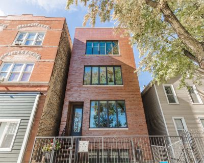 3 Bedroom 2BA 1500 ft Condo For Sale in Chicago, IL