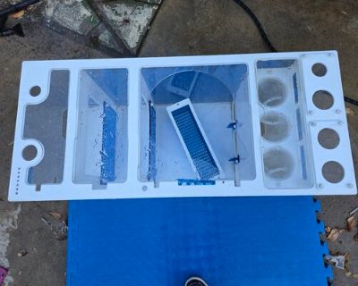 Fiji 36 sump local pick up in San Fernando Valley. It's in great condition, just need a bit more cleaning. Dm for any questions.