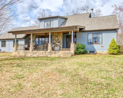 4 Bedroom 2.5BA Retreat Vacation Rental in Garrison House, Lake Junaluska, NC