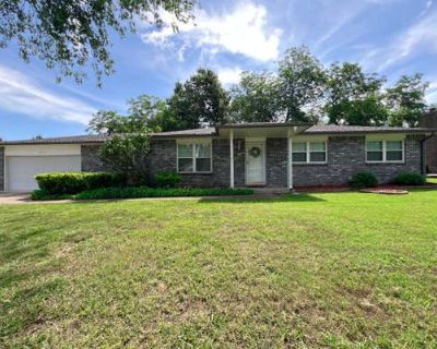 3 Bedroom 2BA 1386 ft Single Family Home For Sale in MIAMI, OK