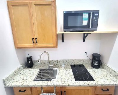 Private room with own bathroom in an apartment, Cape Coral, FL 33909