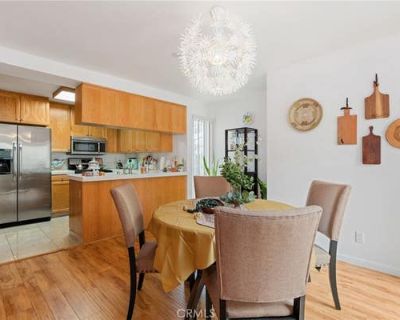 3 Bedroom 3BA 1457 ft Townhouse For Sale in GRANADA HILLS, CA