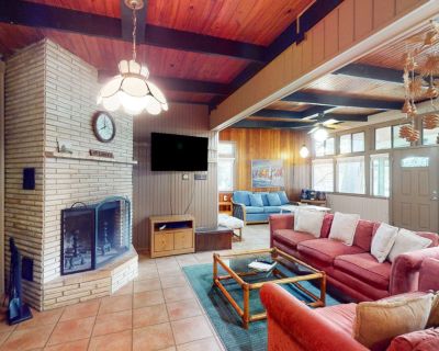 4 Bedroom 3BA House Vacation Rental in Funshine, McQueeney, TX