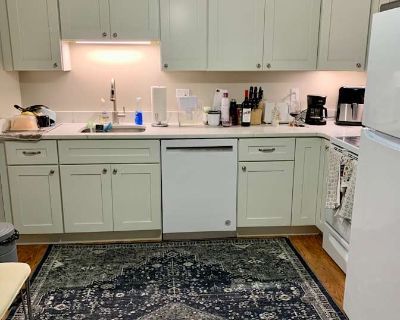 Available on: now. Furnished. Pet friendly. Parking available * Internet included * Cat friendly * Students welcome * 40+ years welcome Maryam will require background checks for this room Learn more. Looking for a roommate to share a furnished condo on the second floor, located in a nice and quiet neighborhood in Northborough. The condo is a few minutes from cafes, restaurants and shopping plaz...