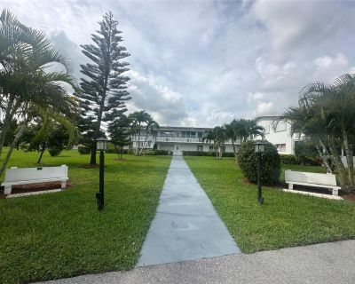 1 Bedroom 1BA 703 ft Furnished Condo For Sale in Deerfield Beach, FL