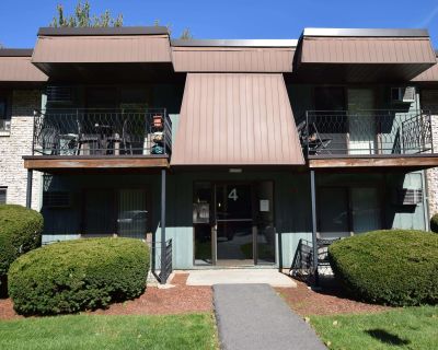 2 Bedroom 1BA 818 ft Condo For Sale in Nashua, NH