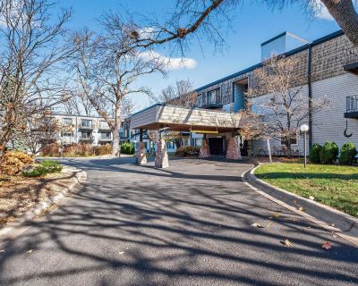 2 Bedroom 1BA 986 ft Condo For Sale in Little Canada, MN