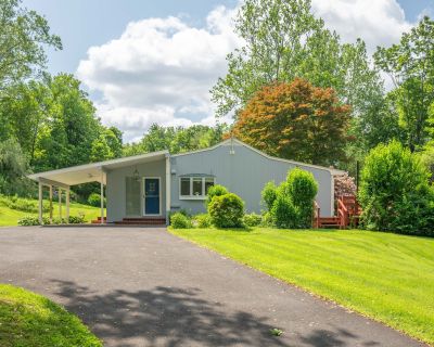 3 Bedroom 2BA 1596 ft Single Family Home For Sale in Brookfield, CT