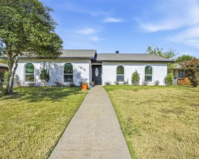 3 Bedroom 2BA 1610 ft Single Family House For Sale in Plano, TX