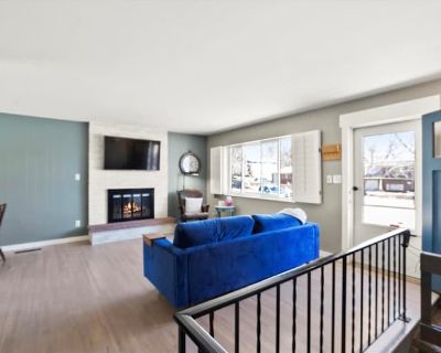 Available on: now. Furnished. Parking available * Internet included * Students welcome John Willingham will require background checks for this room Learn more. Easy commute anywhere in Colorado Springs! All bills paid. Freshly painted bedroom with keypad lock. Shared bathroom, onsite laundry! Can have a queen or full bed and dresser. No animals, smoking or vaping.. Rent $772 per month Bills Inc...