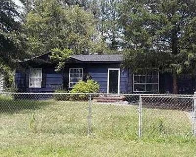 4 Bedroom 1BA 1350 ft Apartment For Rent in Macon, GA