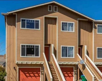 3 Bedroom 3BA 1405 ft Apartment For Rent in Reno, NV