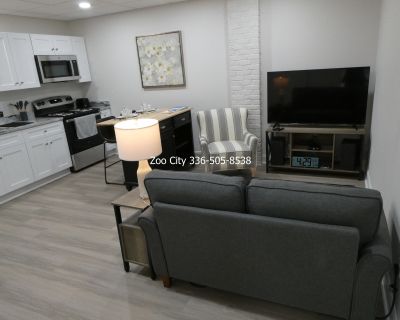 This listing is a mid term rental (30 days or longer) on https://homads.com/. Staying in Asheboro for a month or two? Need a temporary home while yours is under construction?This 1 level 800 sq ft furnished mid term suite apartment is perfect for your time in Asheboro. The bedroom has a Queen size bed with a Sealy 12 Sealy chill memory foam mattress, a dresser, chest of drawers, and a closet. T...