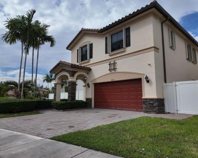 W 33rd Ave. Exceptional opportunity to lease the largest home in the prestigious gated community of Bonterra by Lennar! This beautiful 2-story residence offers 5 bedrooms, 4 full bathrooms, and an expansive 2,759 sq ft of living area (3,735 sq ft total) on a massive 7,030 sq ft lot one of the biggest in the entire neighborhood. The home also includes a 2-car garage, extended driveway, and a ful...