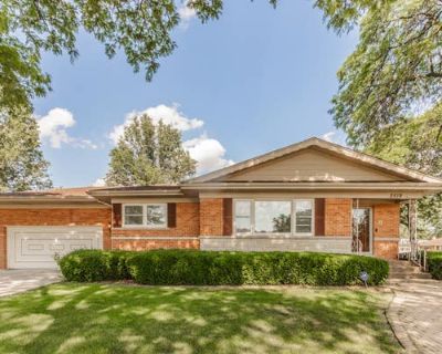 3 Bedroom 3BA 1556 ft Single Family Home For Sale in WESTCHESTER, IL