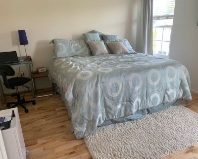 Im an elementary teacher and single dad. My 2 kid, aged 10 and 12, are great, and I would need someone whos ok with kids around. The shared living space is quite sizable, and comes with a large board game collection.. 3 Bedroom. 3 Bathroom