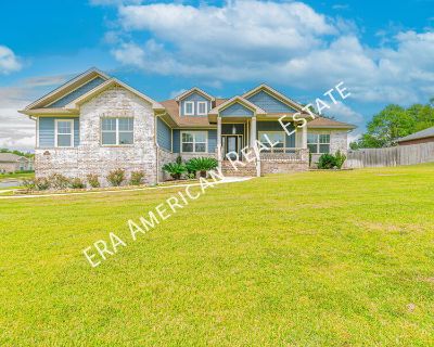 5 Bedroom 3BA 2605 ft Furnished Pet-Friendly Single-family home For Rent in Crestview, FL