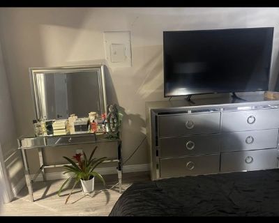 Noa (Has an Apartment) on iROOMit. Room in the 1 Bedroom 1BA Apartment...