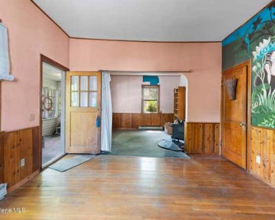 3 Bedroom 1BA 1390 ft Single Family Home For Sale in SANDPOINT, ID