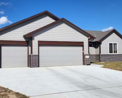 Private room with shared bathroom in a House with 3 roomies, Maize, KS 67101