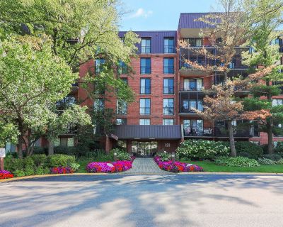 2 Bedroom 2BA 1400 ft Condo For Sale in Indian Head Park, IL