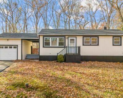 3 Bedroom 1BA 1573 ft Single Family Home For Sale in CLINTON, CT