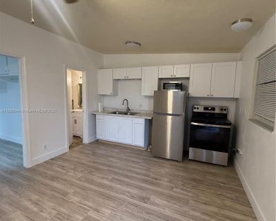 1 Bedroom 1BA 600 ft House For Rent in Fort Myers, FL