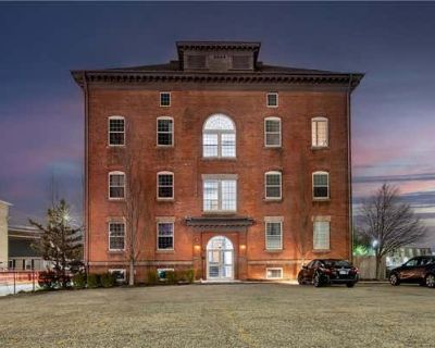 2 Bedroom 1BA 1152 ft Condominium For Sale in PAWTUCKET, RI