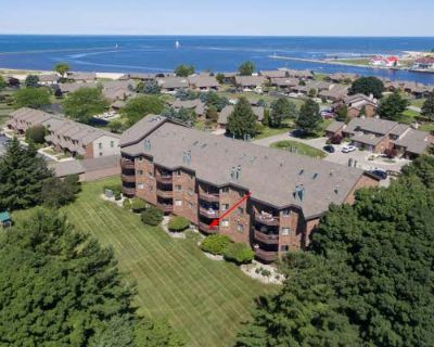 2 Bedroom 2BA 1038 ft Condominium For Sale in LUDINGTON, MI