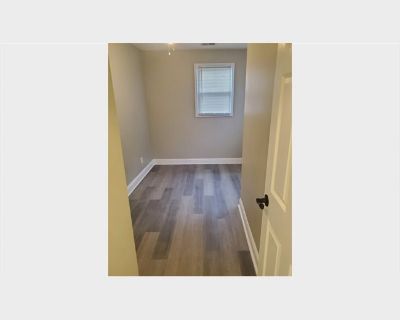 Everyone welcome. House. 3 bedrooms total. 1 bedrooms available (Single Room). 2 bathrooms. 1 months minimum stay. Available now. Private bath .. **Private ROOM Available** Monthly Rent: 1BR with PRIVATE BATH - $800 Security Deposit: $800 Lease: Units are SINGLE occupancy (1 Person) **$150/month for Double Occupancy Month to Month Lease NO smoking and NO pets Utilities Included in Rent: Water, ...