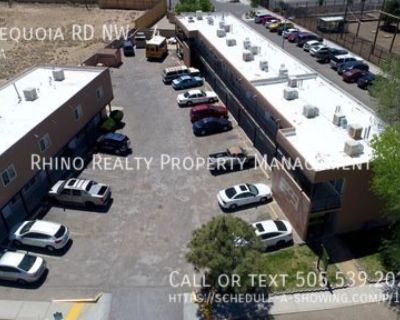 2 Bedroom 1BA 800 ft Pet-Friendly Apartment For Rent in Albuquerque, NM