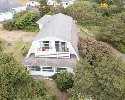 3 Bedroom 1.5BA 1200 ft Furnished Apartment For Rent in Ocean Shores, WA