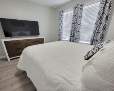 Furnished Room for Rent in 1 Bedroom 1 BA 1200 ft Apartment in Hartford, Connecticut