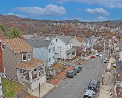 3 Bedroom 1BA 1260 ft Single Family House For Sale in Tamaqua, PA