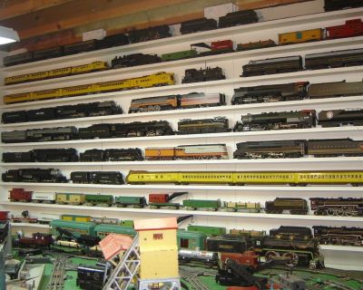 Sale: Older Lionel and American Flyer electric trains