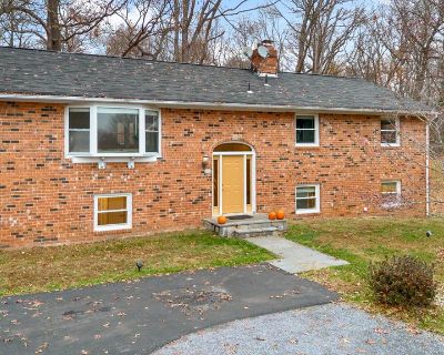 5 Bedroom 2BA 2180 ft Single Family House For Sale in Olney, MD