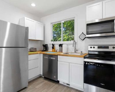 589 West Marshall Street. image_url. In unit laundry Dishwasher Pet friendly Parking Recently renovated Stainless steel Unit Amenities air conditioning dishwasher furnished in unit laundry recently renovated stainless steel Property Amenities cats allowed dogs allowed pet friendly on-site laundry parking. Pets allowed. 3 Bedroom. 1.5 Bathroom. 1104 ft . Furnished